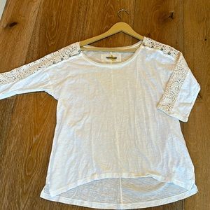100% cotton with lace T shirt/ cream/ size M/detailed silver buttons on shoulder